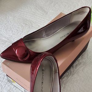 Bandolino kitten heel pump  size 8.5